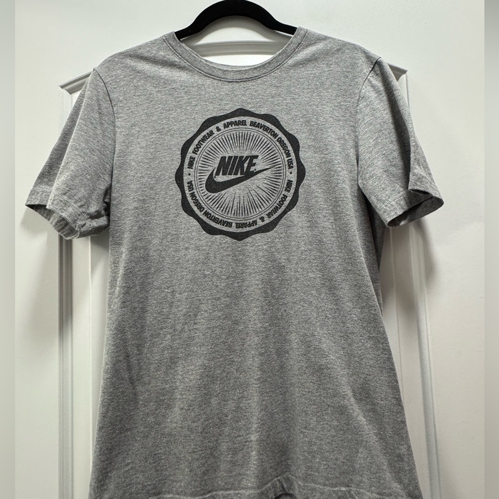 Nike Gray Women's Short Sleeve Tee